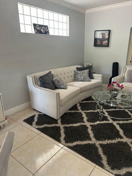 Building Photo - 4015 Tree Top Rd