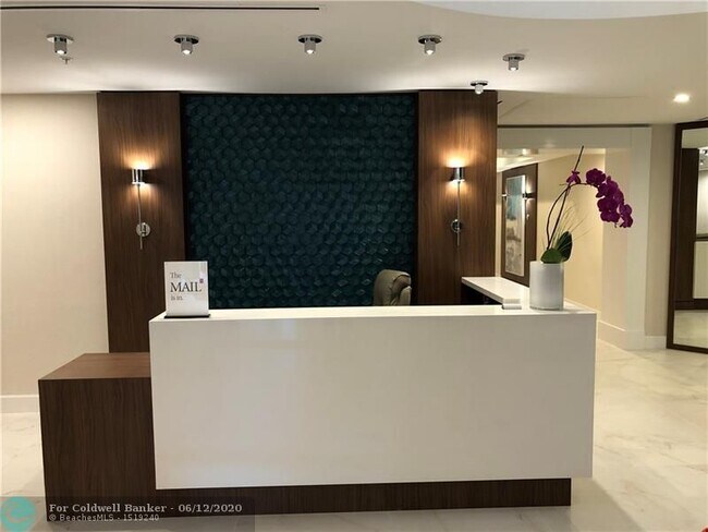 Building Photo - 111 SE 8th Ave