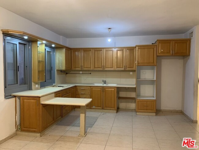 Building Photo - 10 Herzl Blvd