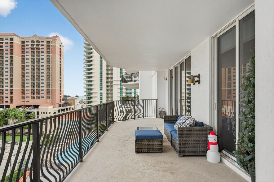 Building Photo - 100 S Birch Rd