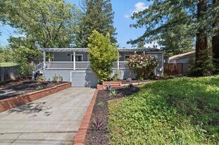 Building Photo - 789 Canada Rd