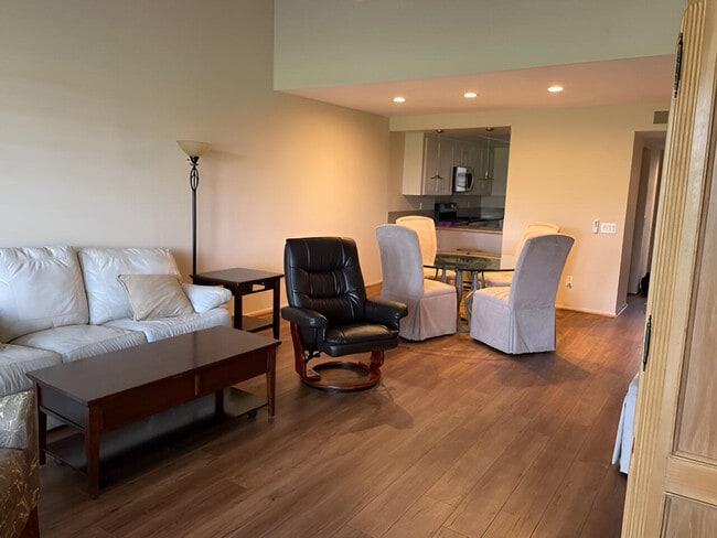 Building Photo - 11 Palma Dr