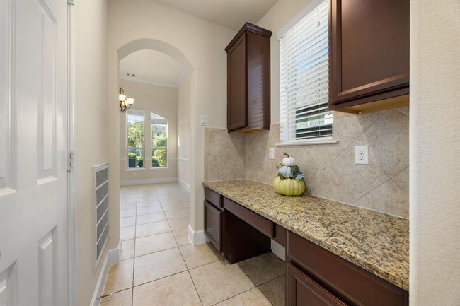 Building Photo - 5822 Crawford Hill Ln