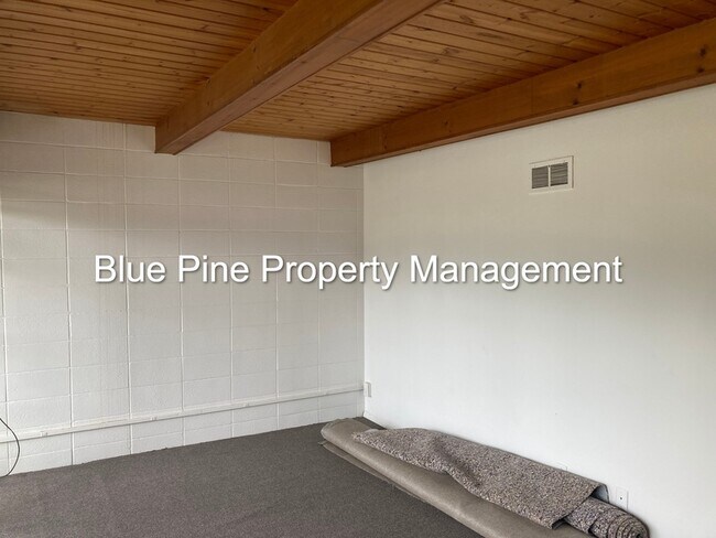 Building Photo - 390 W 14th St