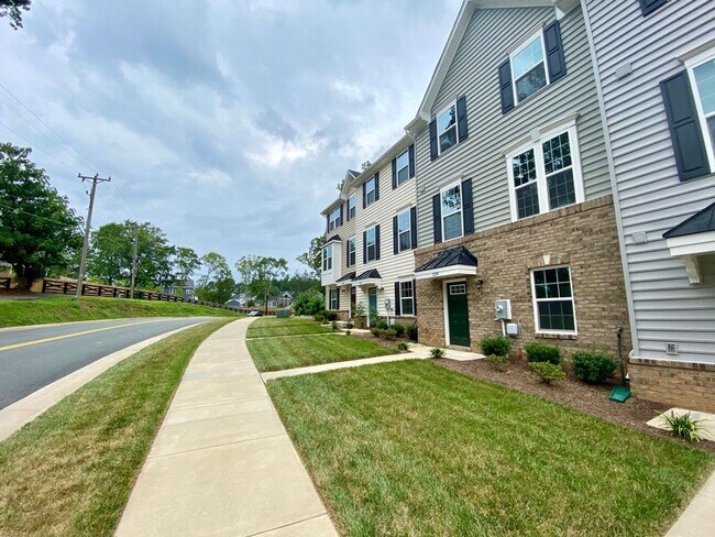 Building Photo - 1119 Sunset Ave Ext