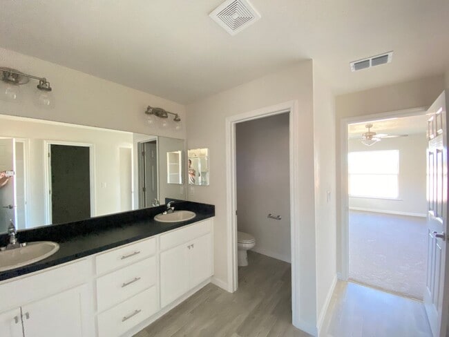 Building Photo - Desirable Marion Oaks Neighborhood 4/2/2 *WON'T LAST*