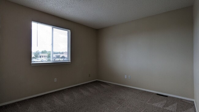 Building Photo - Large 4 Bed 3.5 Bath in Stetson Hills
