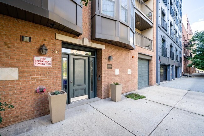 Building Photo - 204 Jackson St