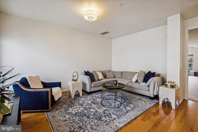 Building Photo - 3028 Rittenhouse Cir