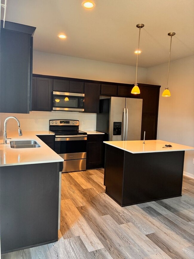 Building Photo - Spacious 3BR 2.5ba house in Urbandale, available NOW!