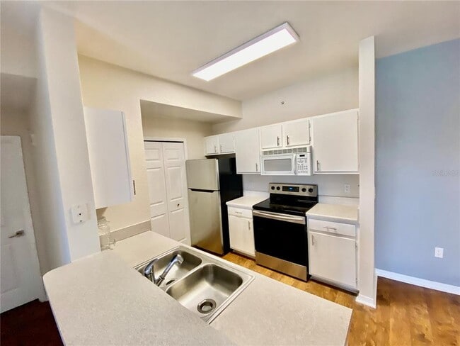 Building Photo - 5467 Vineland Rd