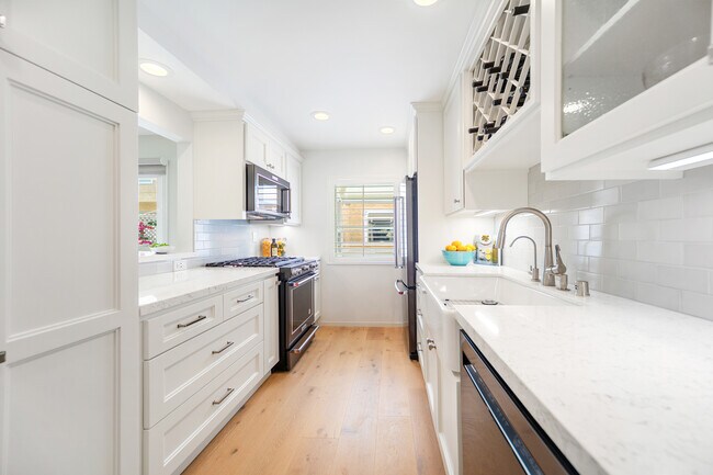 Carbon stainless Appliances - 1244 18th St