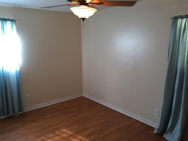 Building Photo - 310 McEwen Dr
