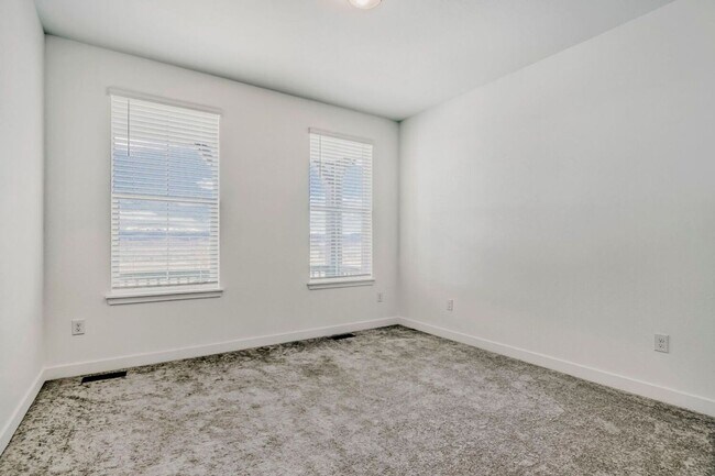 Building Photo - 707 Raindance St