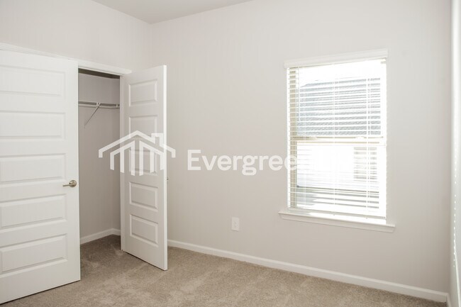 Building Photo - 113 Ashby Pond Dr