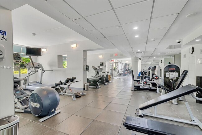 Building Photo - 888 Brickell Key Dr
