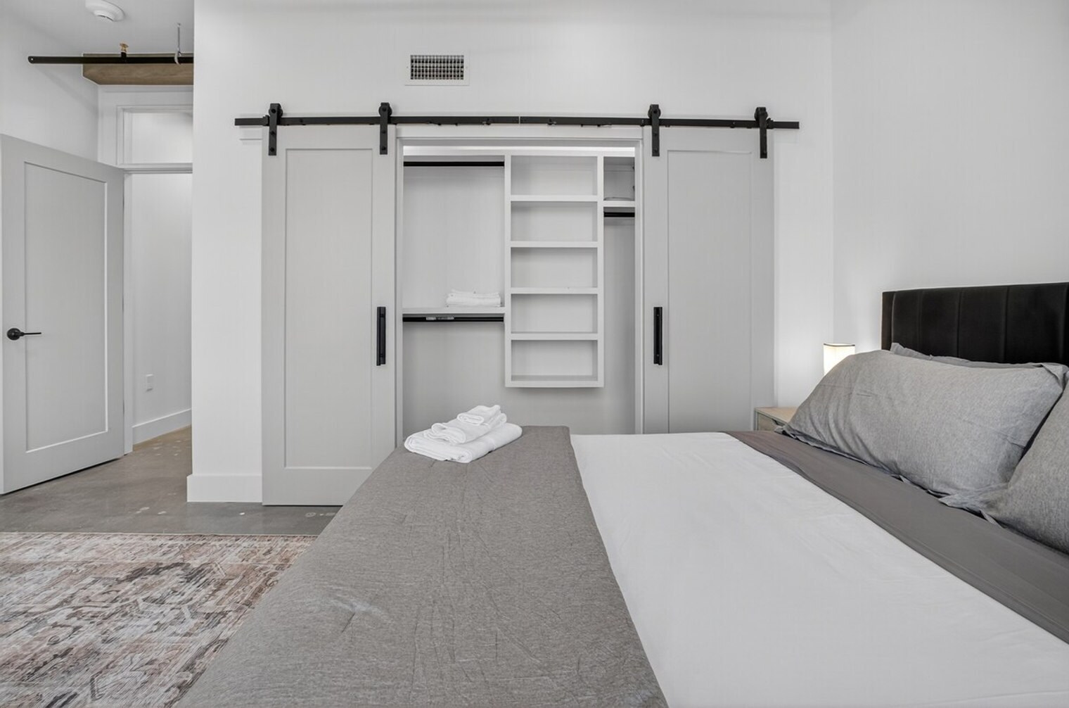 Building Photo - 115 W 5th St