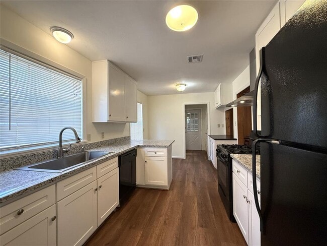 Building Photo - 10607 Clematis Ln