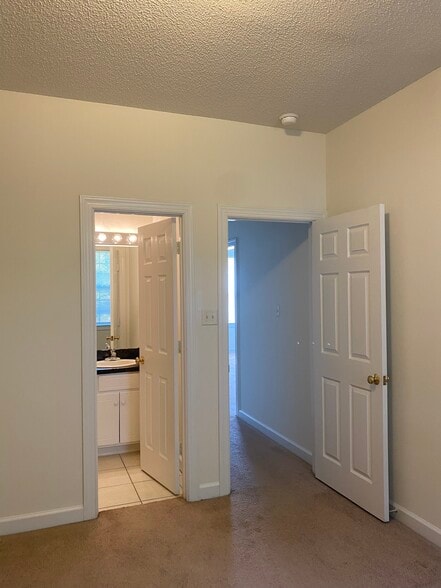 Building Photo - 3302 Whitlock Dr N