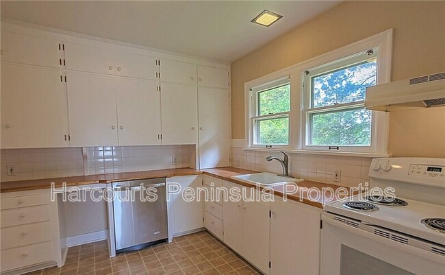 Building Photo - 4 Webster Pl
