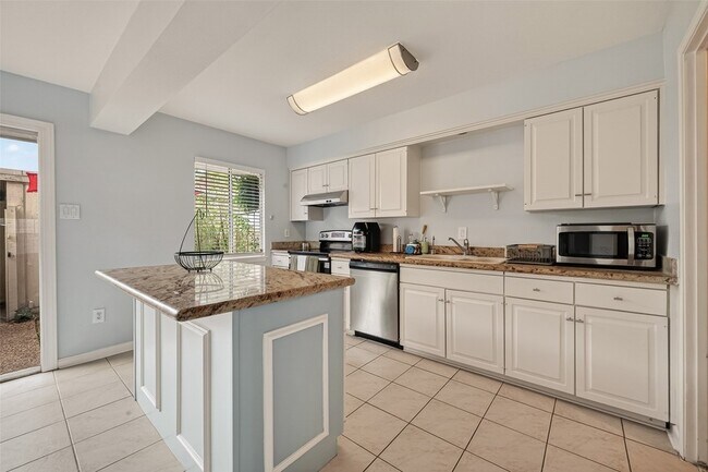 Building Photo - 6404 Burgoyne Dr.