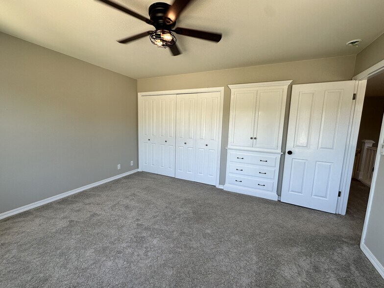 Building Photo - 604 Village Ct