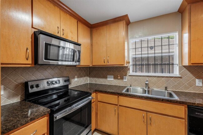 Building Photo - 6631 Villarreal Dr