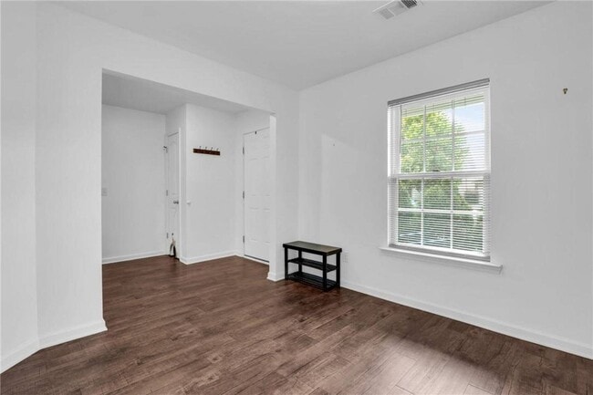 Building Photo - Modern 4 Bedroom South Savannah Home with Fenced Backyard