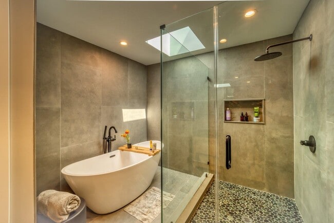 Building Photo - 303 4th St