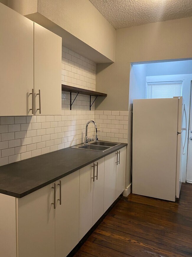 Building Photo - DUNNING DUPLEX