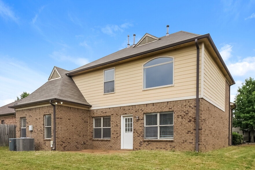Building Photo - 1457 Sawmill Creek Ln