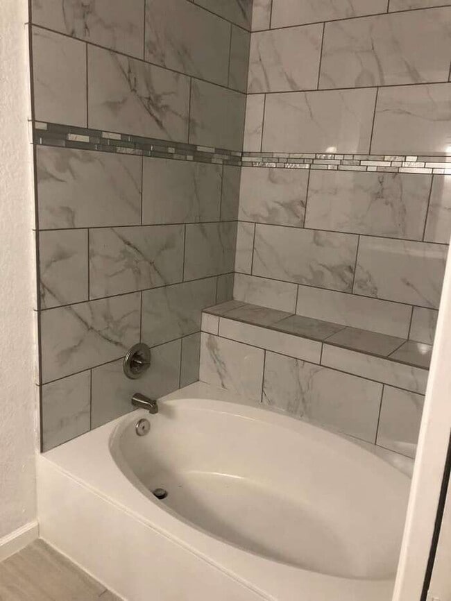 Building Photo - Tracy Gorgeous Renovated 4 Bedroom 2.5 Bat...