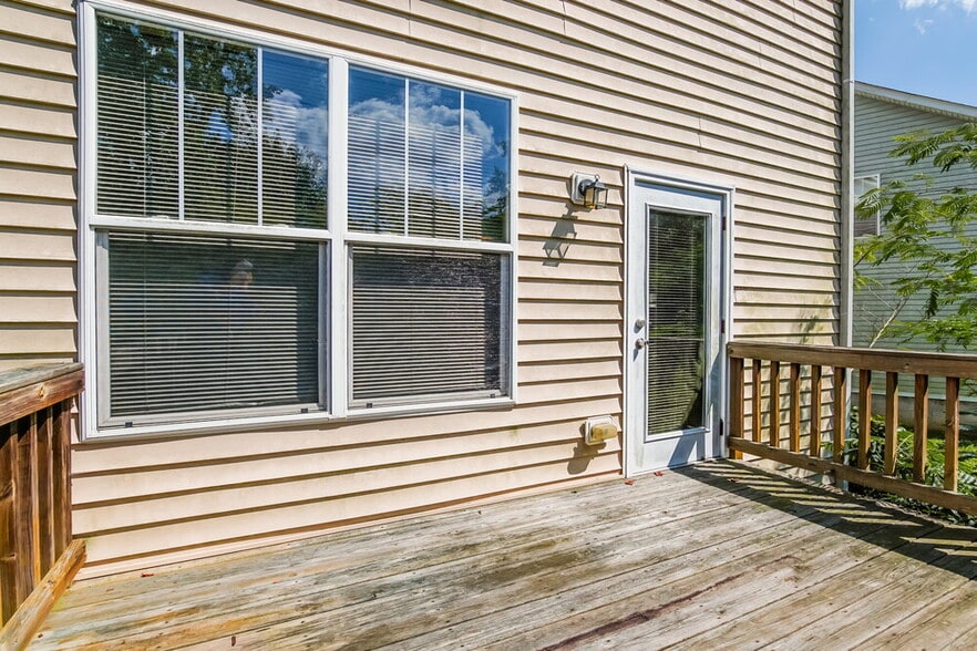 Building Photo - 360 Stobhill Ln