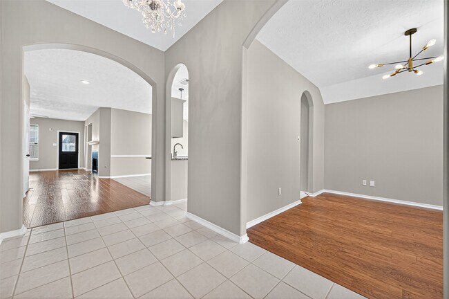 Building Photo - 21914 Bronze Leaf Dr