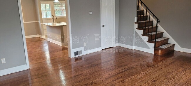 Building Photo - 5916 Northwood Dr