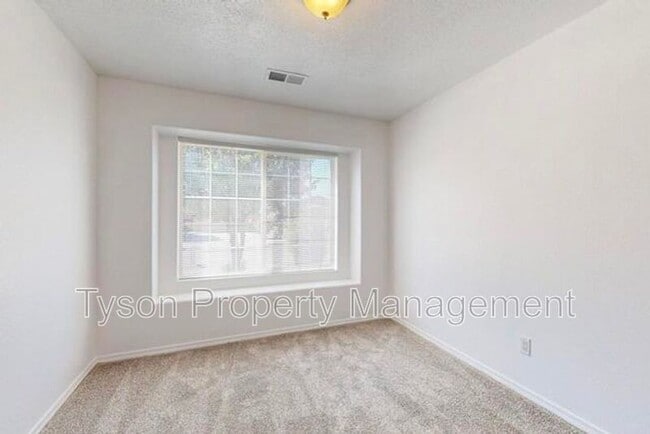 Building Photo - 1033 Desert Paintbrush Loop