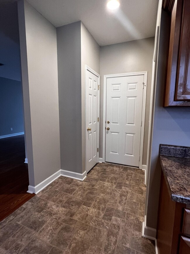 Building Photo - 708 Tattnall Dr