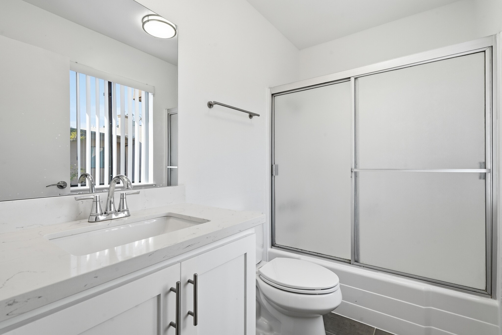 Building Photo - 9000 Vanalden Ave