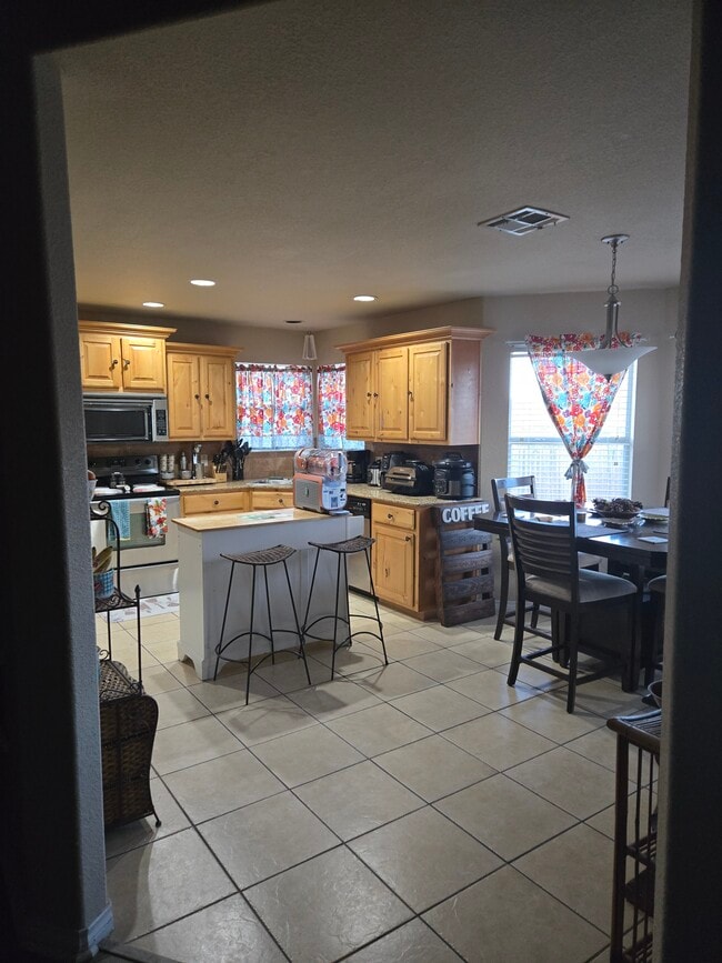 Building Photo - 3408 Lauren St