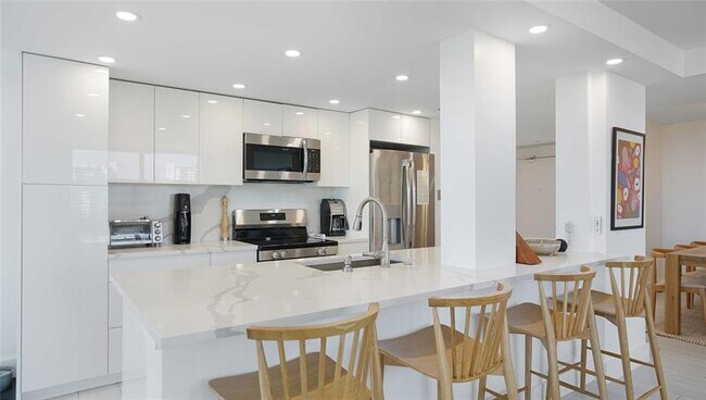 Building Photo - 3031 N Ocean Blvd