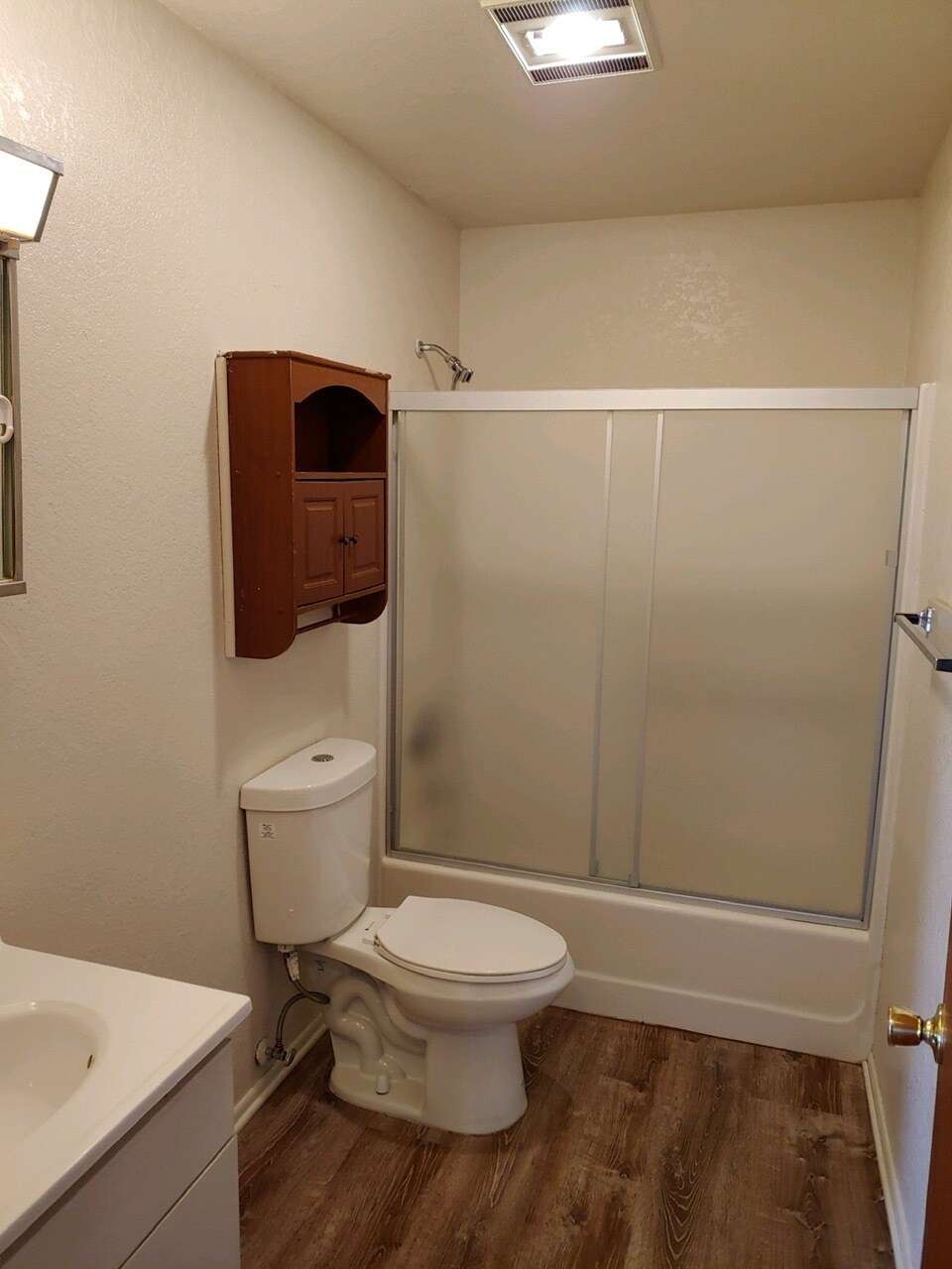 Bathroom - 2826 Baker Dr