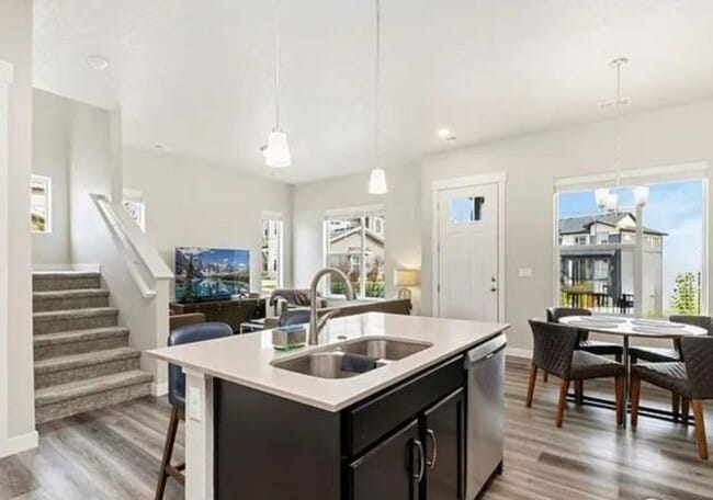 Building Photo - Elegant Townhome in Loveland
