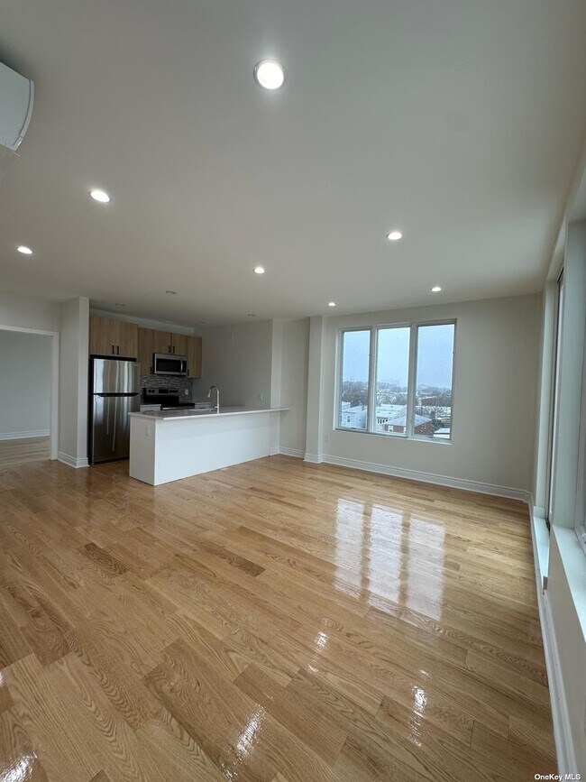 Building Photo - 101-07 91st St