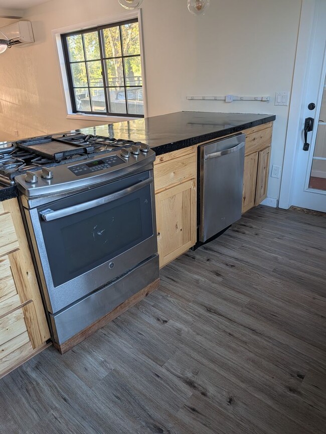 Building Photo - 3433 Willow St