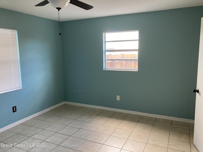 Building Photo - 711 Walnut Dr