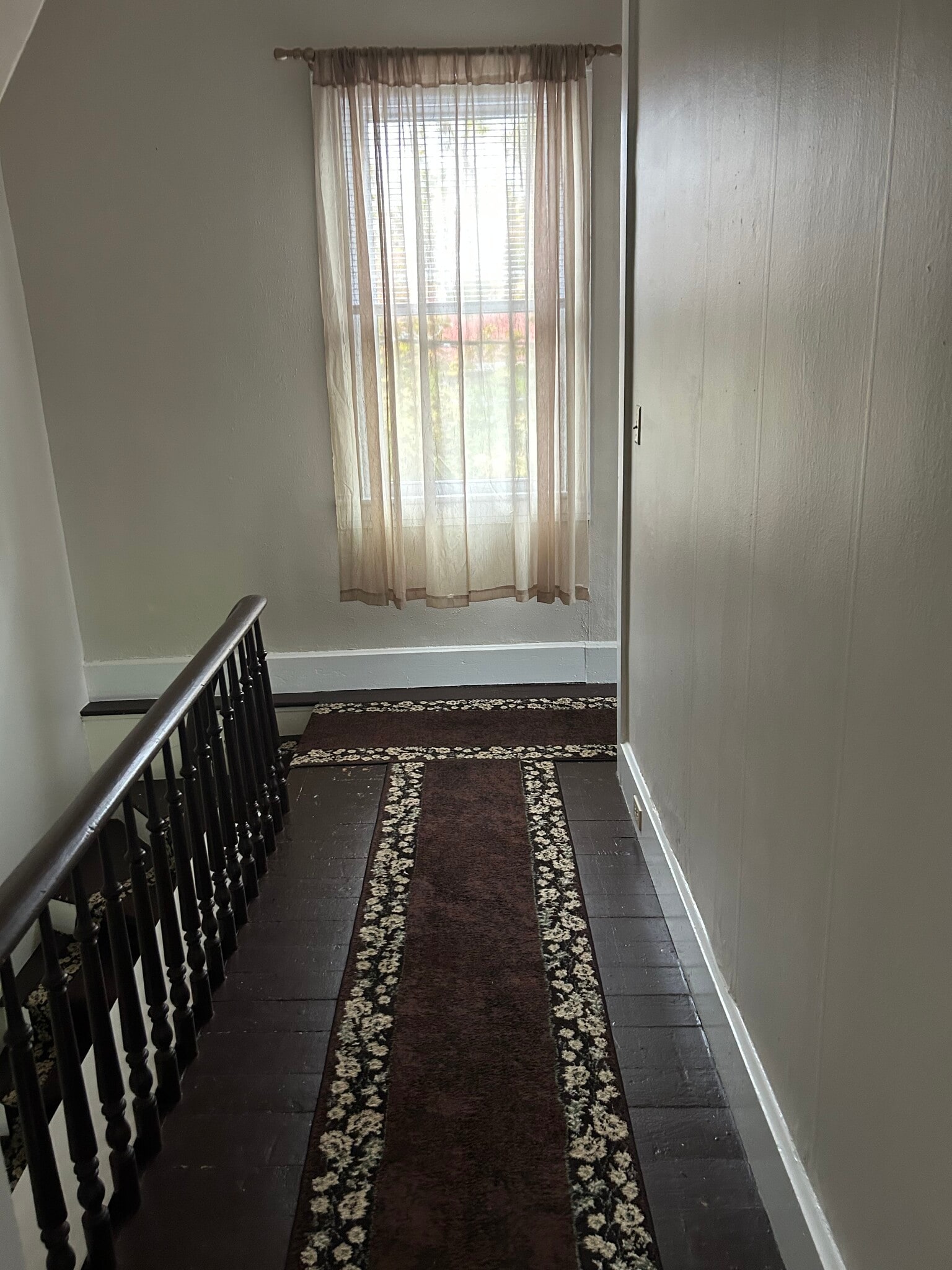 Upstairs hallway - 19 N Market St