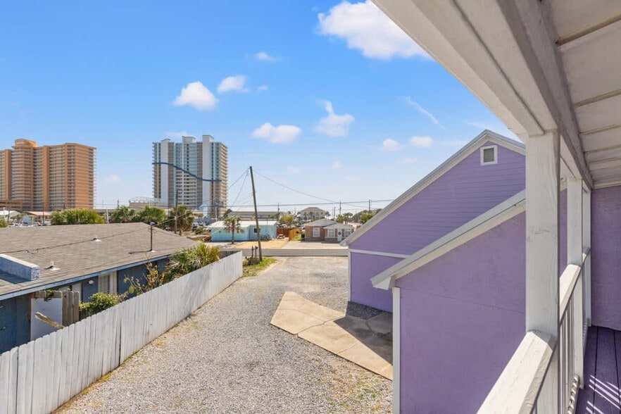 Building Photo - 5218 Beach Dr