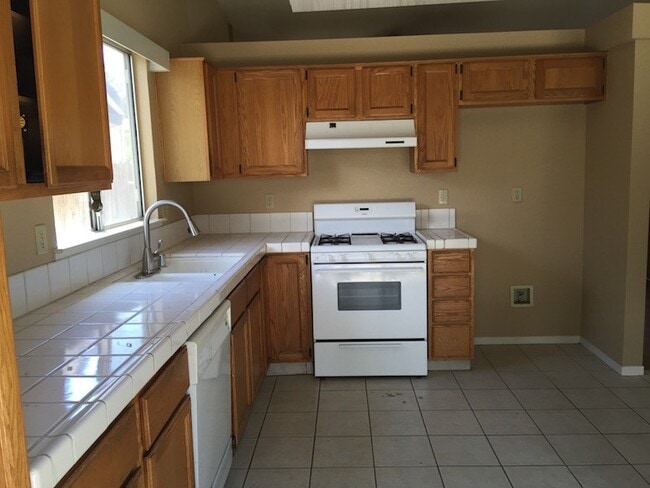 Building Photo - 769 Prairie Dunes Dr