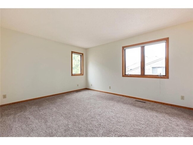 Building Photo - 5546 Village Dr