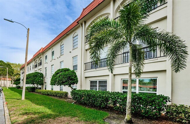 Building Photo - 2700 Bayshore Blvd